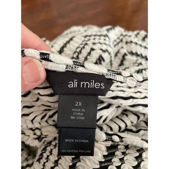 Ali Miles Women's 2X Textured Soft Fabric Design Dress - Picture 3 of 9